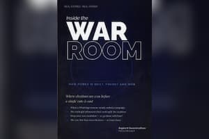 இன்சைட் தி வார் ரூம் (ஆங்கிலம்)