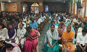 தேவாலயங்களில் ஈஸ்டர் பண்டிகை கொண்டாட்டம் திரளான கிறிஸ்துவர்கள் பங்கேற்பு