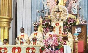 தூய இருதய ஆண்டவர் பேராலயத்தில் உயிர்ப்பு பெருவிழா கோலாகலம்