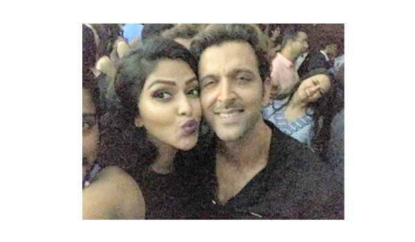 Amala-pauls-happy-moment-with-Hrithik