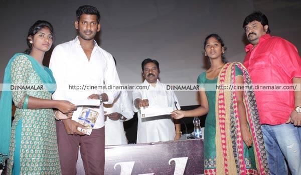 Paayum-puli-team-gave-financial-help-to-students