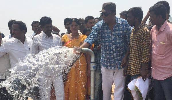 Prakash-raj-arrange-water-for-Village