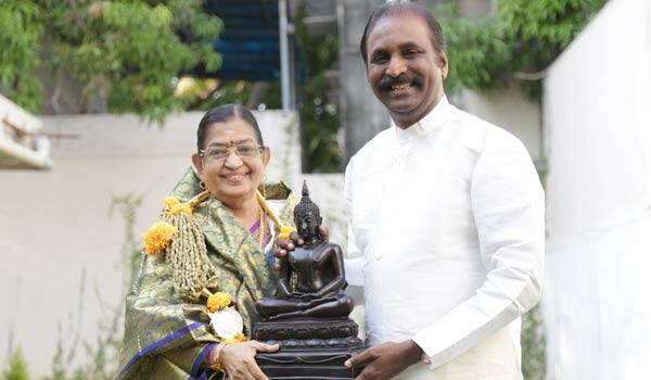 Vairamuthu-praises-P.Susheela