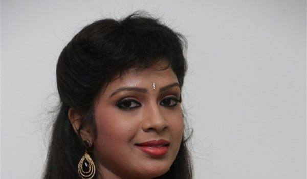 other-state-heroin-shynii-is-now-busy-in-tamil-movie