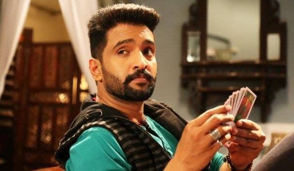 mannavan-vanthanadi-new-movie-of-santhanam