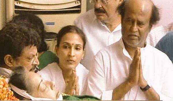 Rajini-pay-respect-to-Jayalalitha-with-his-family