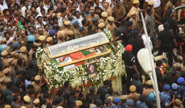 Jayalalitha-body-buried