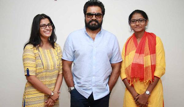 Sarathkumars-second-daughter-also-enters-in-Cinema
