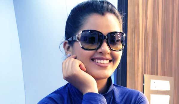 eeranilam-nandhitha-reentry-through-television