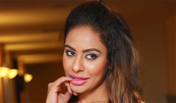 Fake-Srireddy-threatening-Tamilcinema