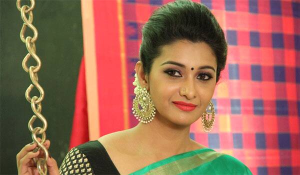 Cinema,-Politics-is-different-says-Priyabhavanishankar