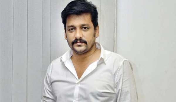 vidharth-give-surprise-to-radhamohan