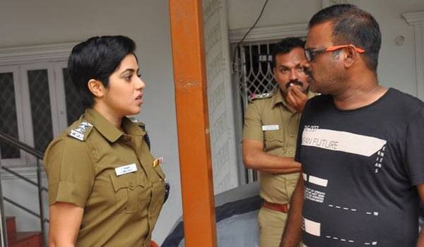 Poorna-getting-police-offer