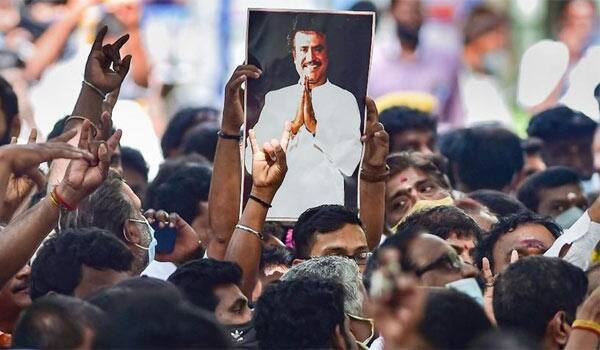 Rajini-Fans-protest-:-demands-he-enter-into-politics