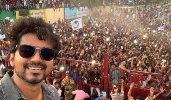 Vijay-fans-celebrating-1-Year-Of-Master-Selfie