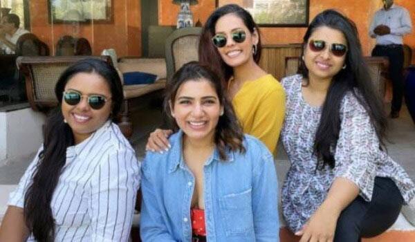 Samantha-happy-spending-time-with-chennai-friends