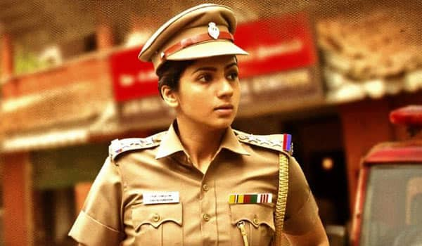 Sruthi-Hariharan-acting-as-police-in-webseries