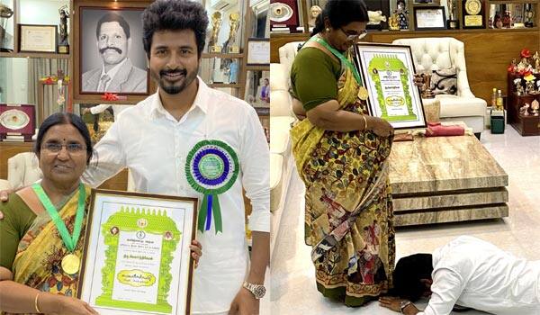 Sivakarthikeyan-tribute-Kalaimamani-award-to-his-mother