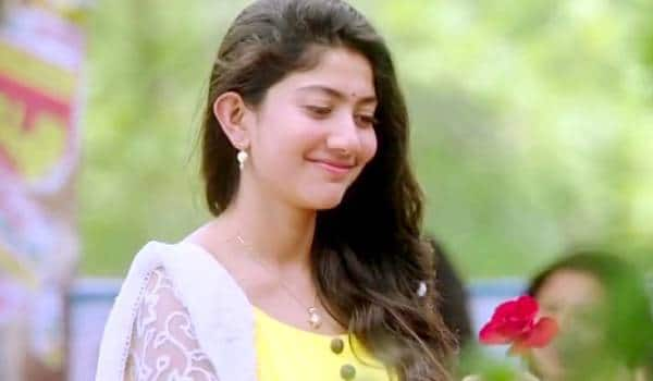 sai-pallavi-gets-good-response-for-viraata-parvam-teaser