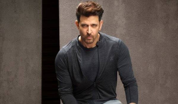 Hrithik-Roshan-appear-for-enquiry