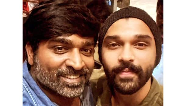 Dhruv-Vikram-met-Vijaysethupathi-and-take-selfie-with-him