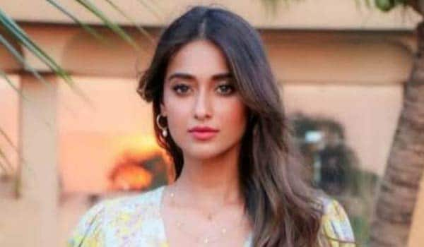 Red-card-to-actress-ileana