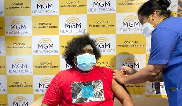 Yogibabu-take-Vaccine