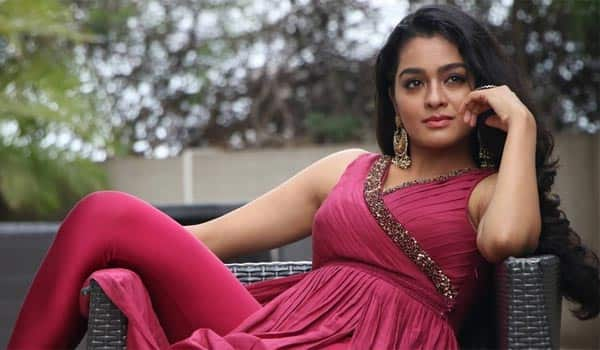 Gayathiri-to-pair-with-GV-Prakash