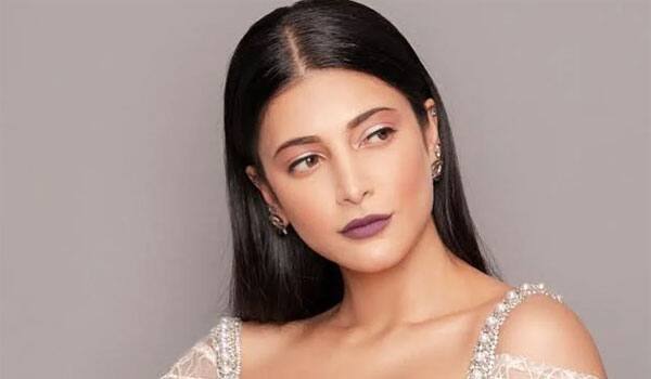 Shrutihaasan-avoids-Laabam-movie