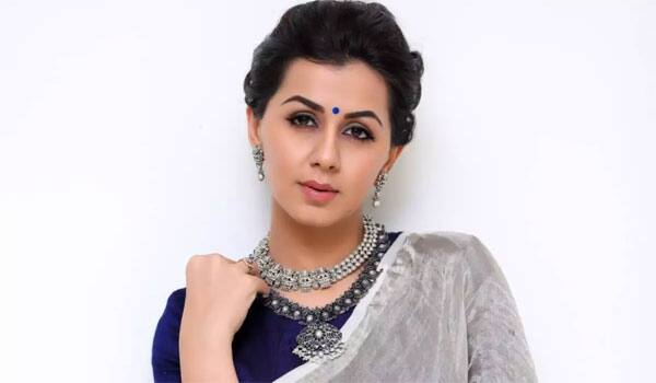 Nikki-Galrani-in-Master-chef-program