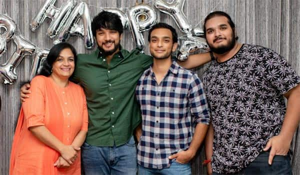 Gautham-karthik-celebrated-his-birthday-with-mom-and-brother