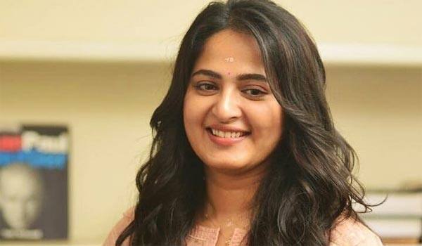 Anusha-backs-to-tamil-film