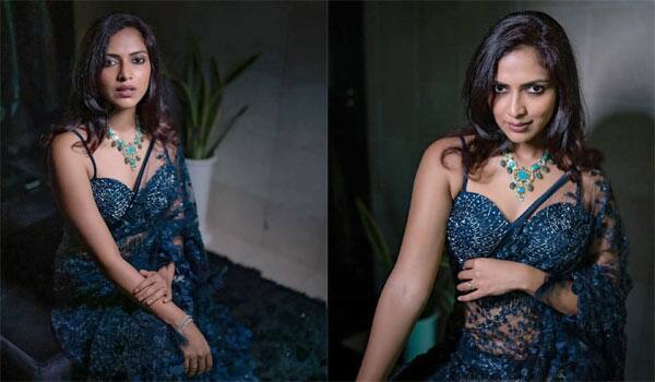 Amalapaul-photoshoot-with-transparent-saree