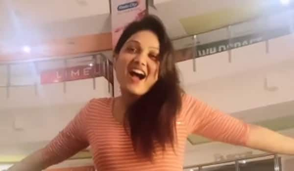 Priyanka-Nalkari-dance-in-a-shopping-mall