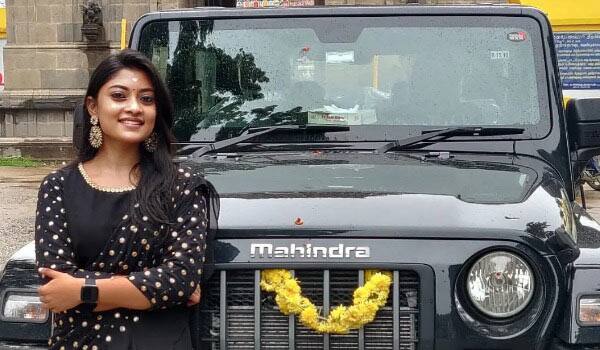 Ammu-Abirami-bought-new-jeep