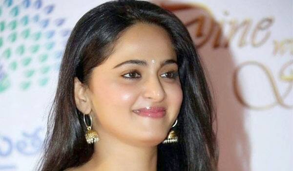 Anushka-backs-to-Tamil-film-soon