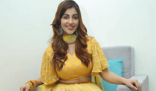 Yashika-Anand-replied-after-she-went-to-showroom-opening-function