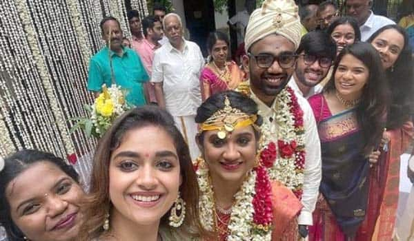 Keerthi-Suresh-at-her-friend-wedding