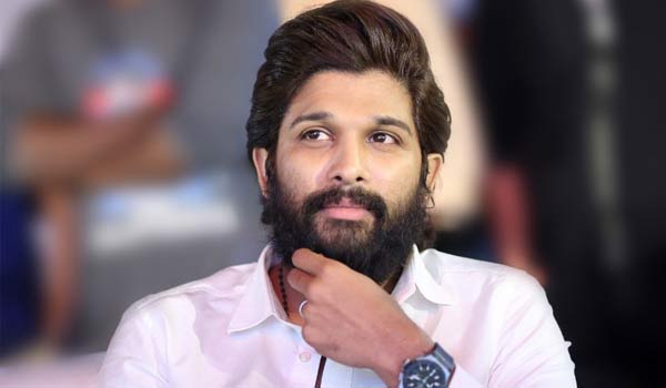 Allu-Arjun-gifts-gold-ring-to-Puhpa-team