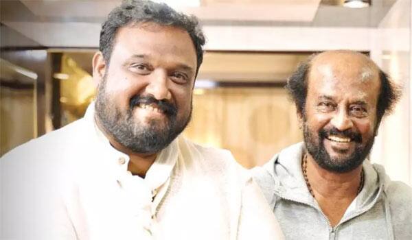 Rajini-gifts-gold-jain-to-Director-Siva