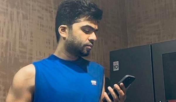 Simbu-backs-to-home