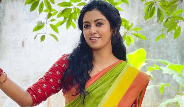 Actress-Roshini-haripriyan-missed-two-big-oppurtunities