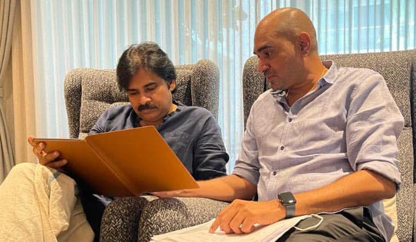 Pawan-kalyan-in-busy-in-Harihara-Veera-Mallu-Script-work