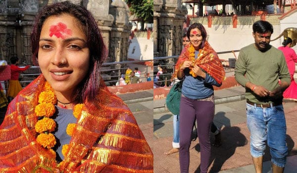 Amalapaul-visits-to-Kamhakya-Devi-temple