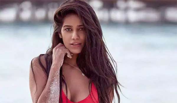 Supreme-Court-bans-arrest-of-Poonam-Pandey