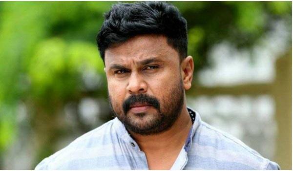 Dileep-handedover-6-mobile-phones