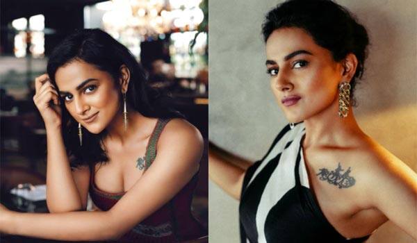 Shraddha-srinath-show-tattoo-with-hot-photo