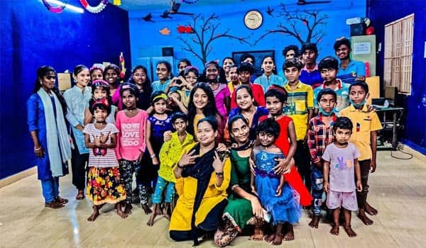 TV-Actress-met-orphans-children