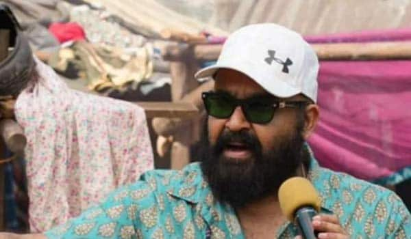 Mohanlal-busy-in-Barroz-shoot