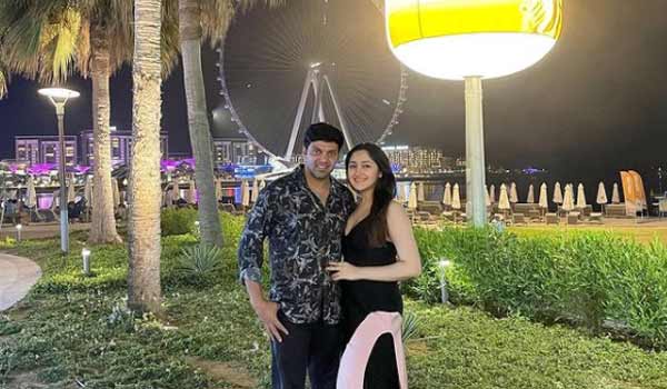 Arya,-Sayyeshaa-in-Dubai